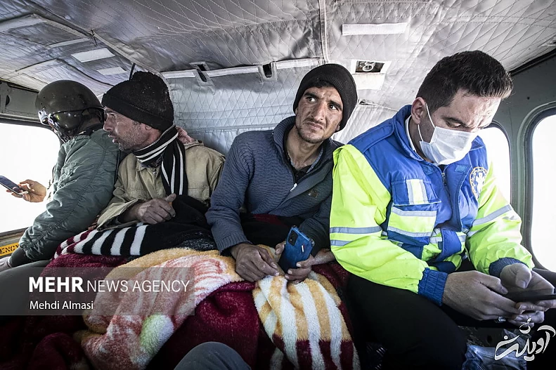 (تصاویر) عملیات نجات چوپانان از دل کوه&zwnj;های برفی زنجان